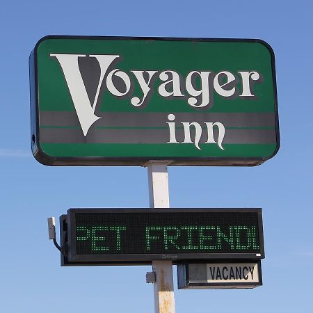 Voyager Inn Saint Ignace Bagian luar foto