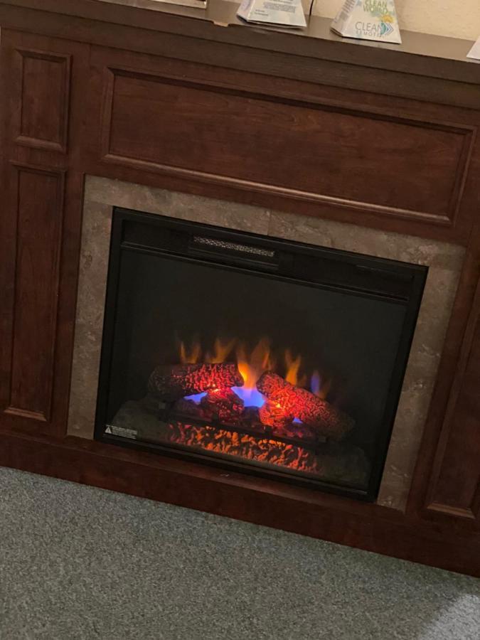Voyager Inn Saint Ignace Bagian luar foto
