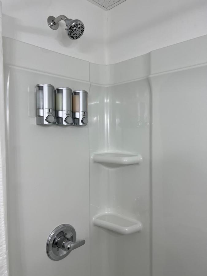 Voyager Inn Saint Ignace Bagian luar foto