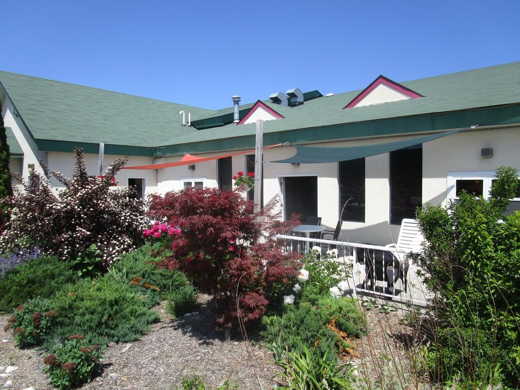 Voyager Inn Saint Ignace Bagian luar foto
