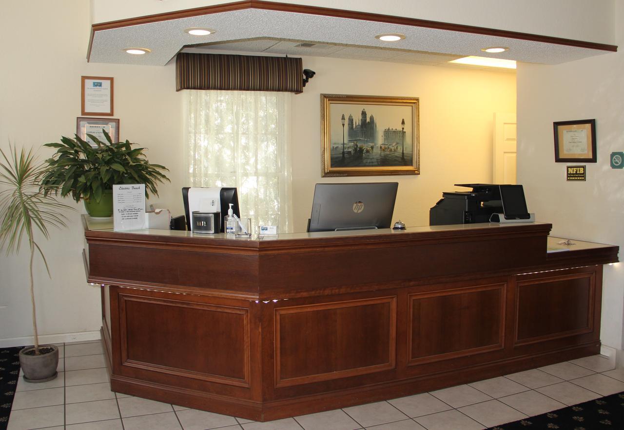 Voyager Inn Saint Ignace Bagian luar foto