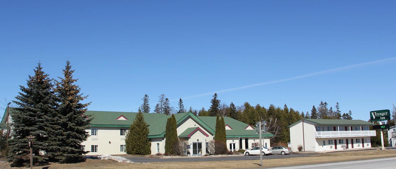 Voyager Inn Saint Ignace Bagian luar foto