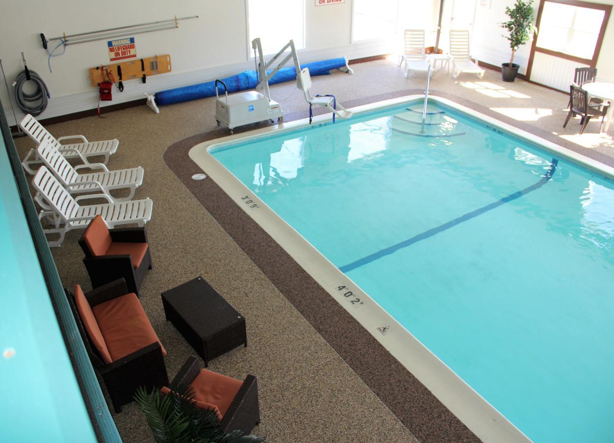 Voyager Inn Saint Ignace Bagian luar foto
