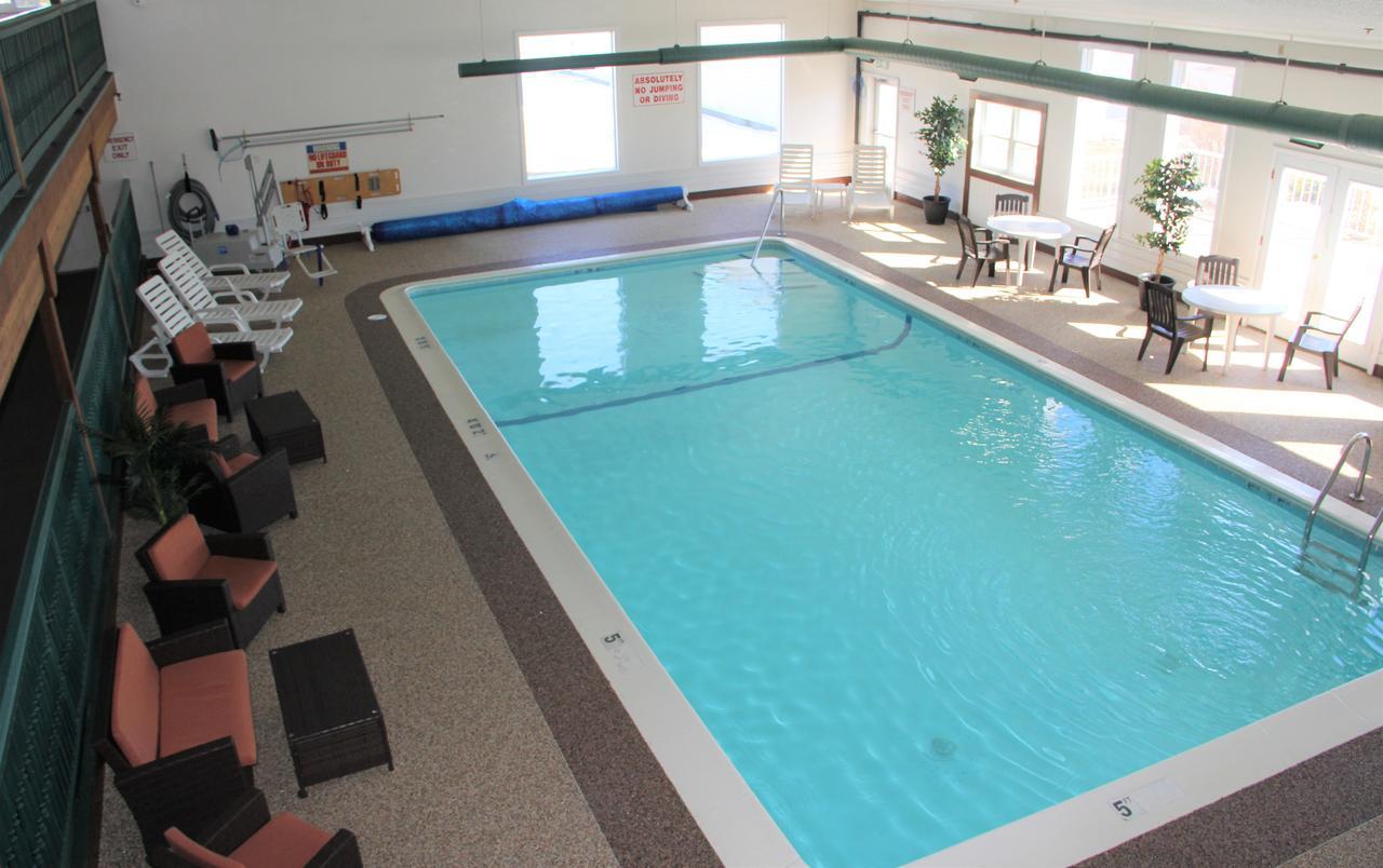 Voyager Inn Saint Ignace Bagian luar foto