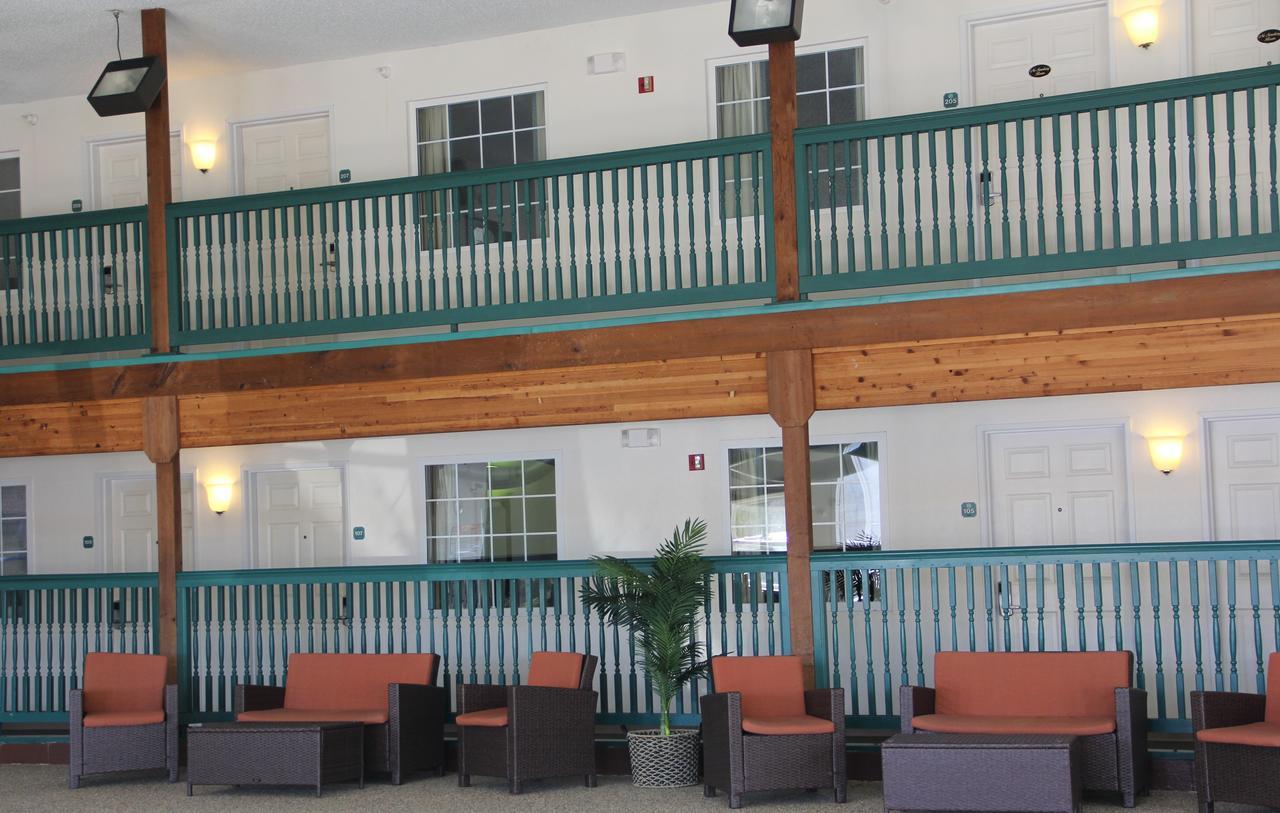 Voyager Inn Saint Ignace Bagian luar foto